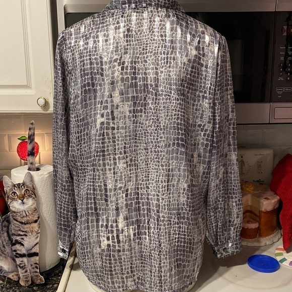 X womens Alia silver long sleeve button up plus size blouse size 16 - Picture 2 of 3